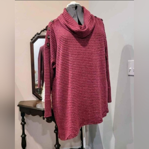 NEW 1X Honeycomb Pattern Diagonal Hemline Sweater - Picture 3 of 10